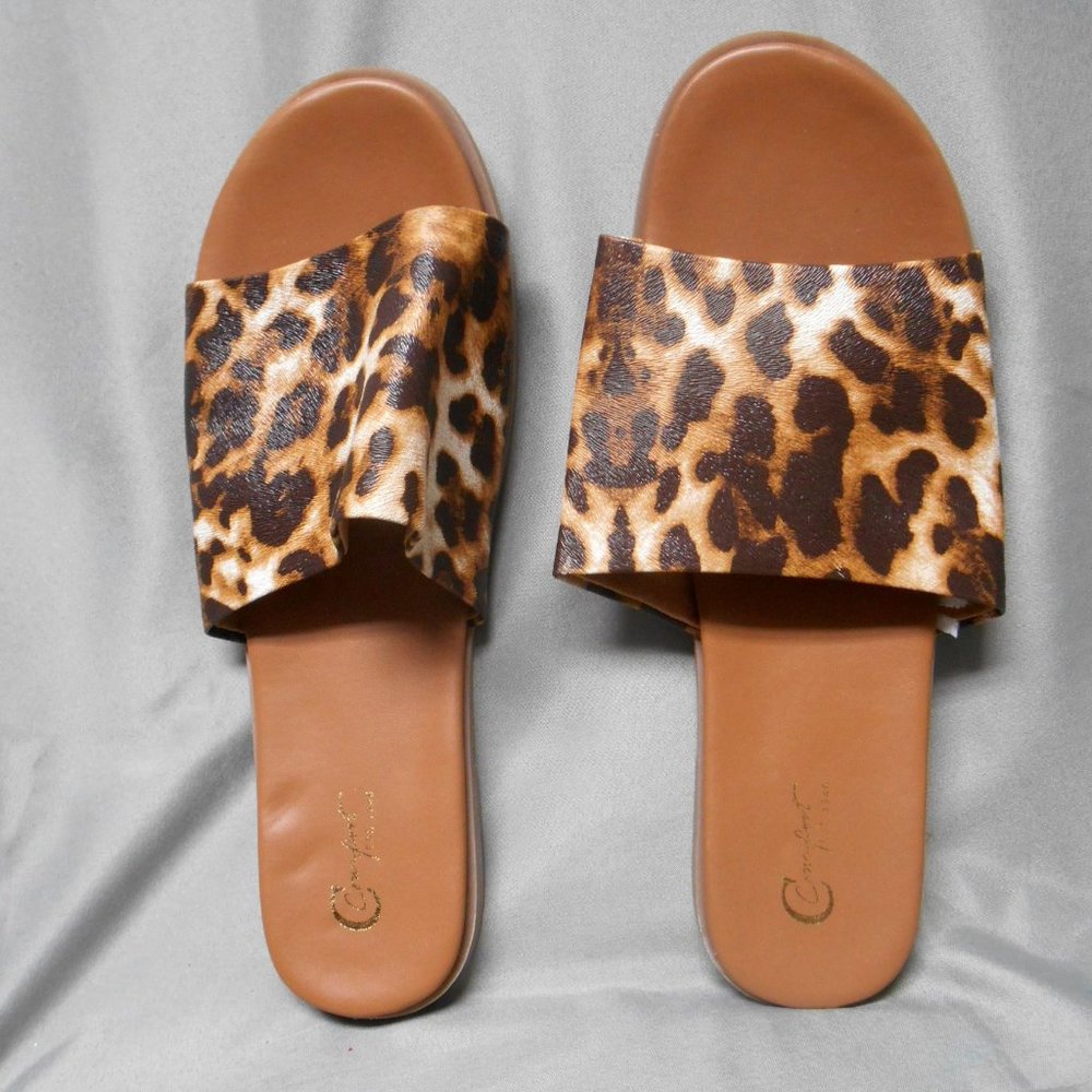 NWOT C Comfort EST. 1946 animal print sandals 11